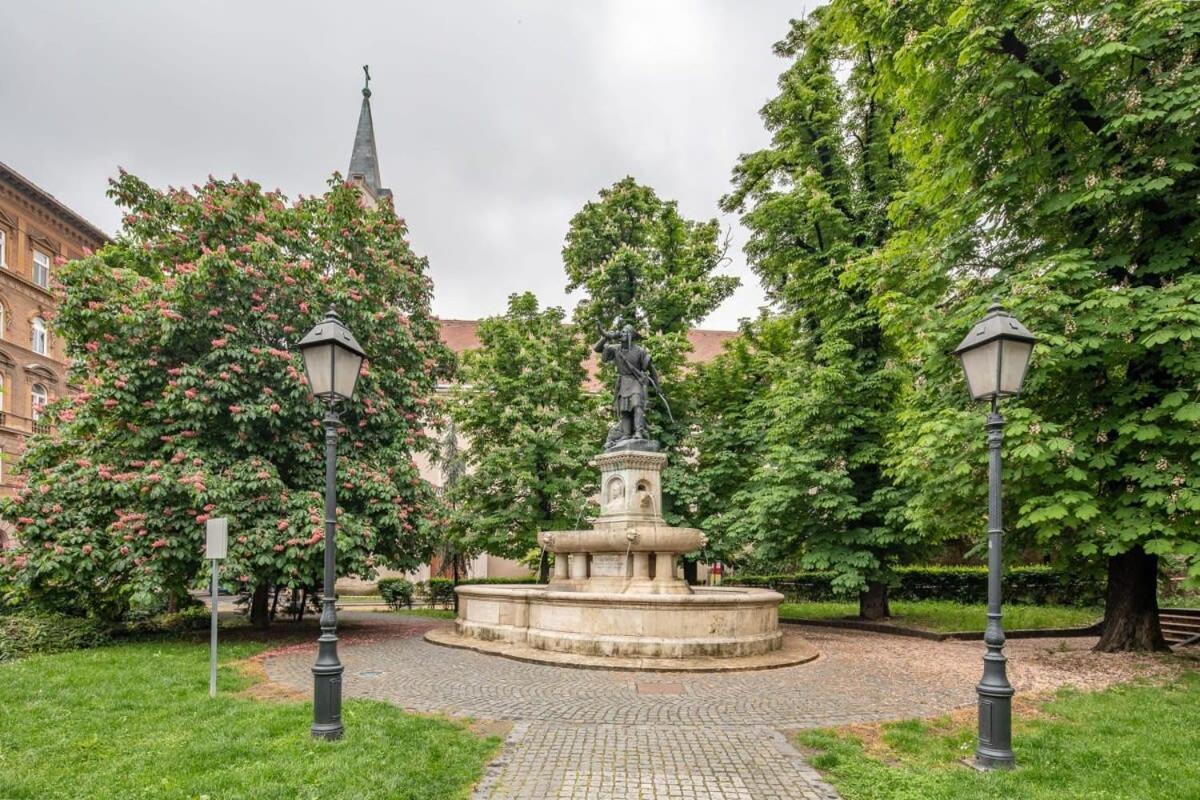 Castle View - New - Romantic Budapešť Exteriér fotografie